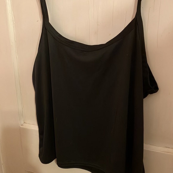 Solid black blouse - Picture 2 of 4